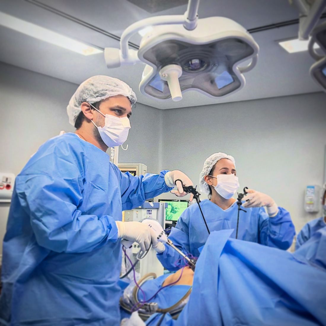 Dr. Mateus Colturato em cirurgia de endometriose