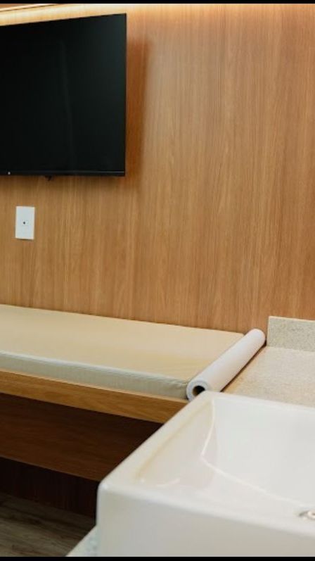 Sala de exame do consultório do Dr. Mateus Colturato em São José do Rio Preto
